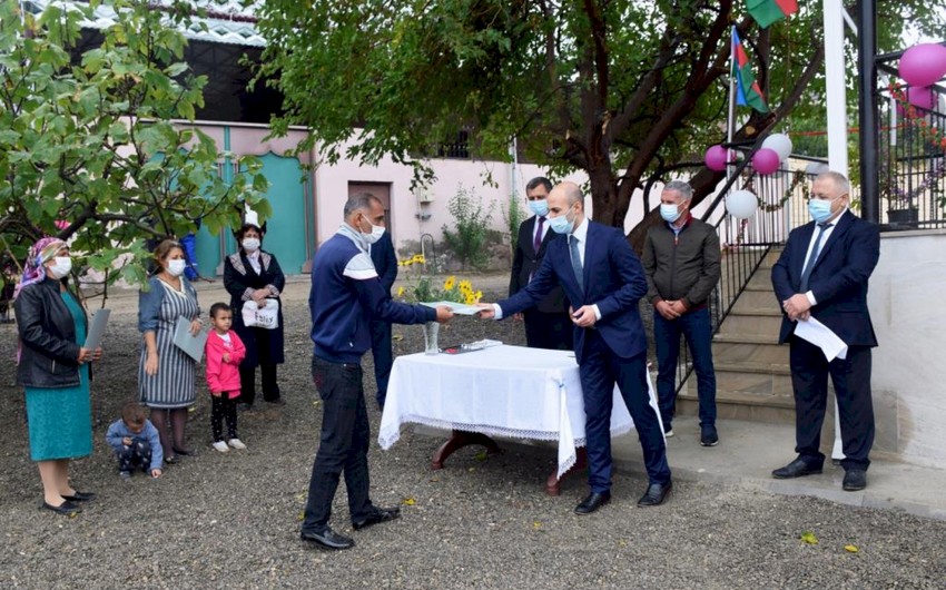 14 şəhid ailəsi və Qarabağ müharibəsi əlili evlə təmin olundu- FOTO