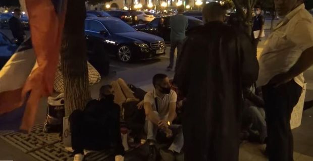 Yerevanda etirazlar pik həddə: Aclıq aksiyasına başladılar - VİDEO