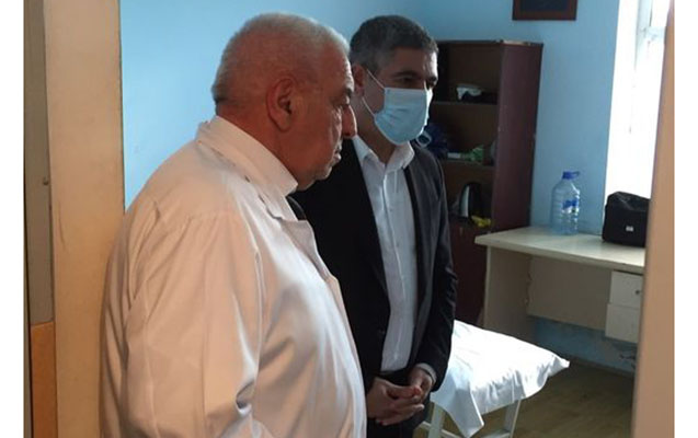 “Füzulidə aptek sahibi açarları baş həkimə verib ki, nə dərman istəsəz götürün”