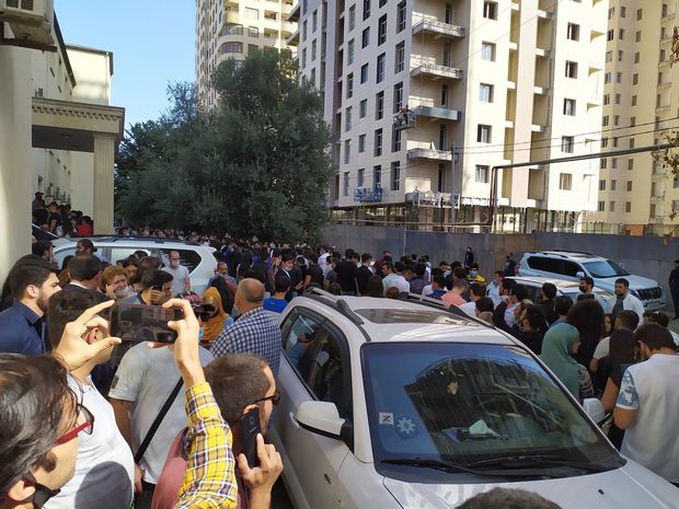 Ordumuz üçün könüllü qan verənlər izdiham yaratdı - FOTO