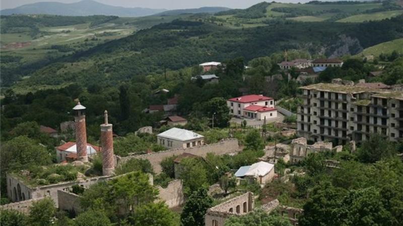 Ordumuz Araikin Şuşada “and içdiyi” binanı darmadağın etdi - FOTO