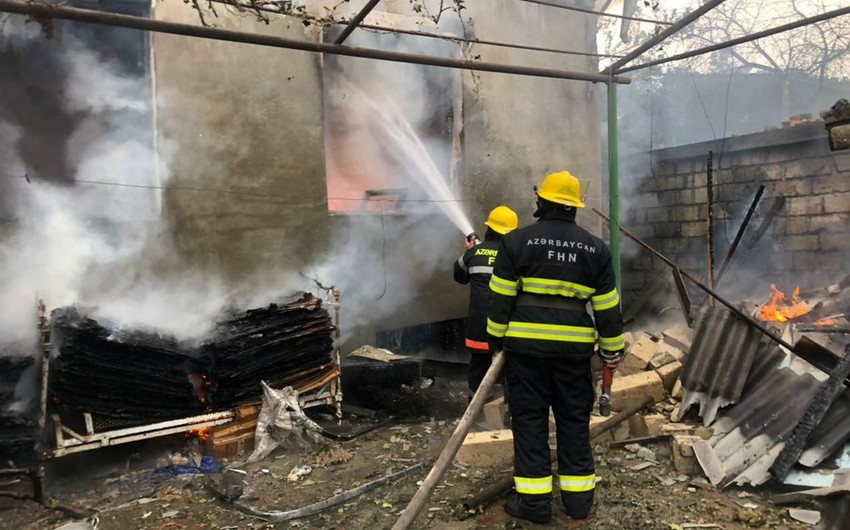 Düşmən Bərdə şəhərinin mərkəzinə 10-dan artıq raket atıb, evlərə ziyan dəyib- FOTO