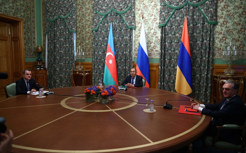 Lavrov azərbaycanlı və erməni həmkarı ilə telefonla danışdı