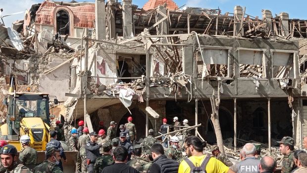 Ermənilərin atdığı raket nəticəsində Gəncədə dağılmış binada axtarış-xilasetmə işləri yekunlaşdı