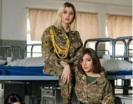 Erməni qızların hər kəsi güldürən hərbi təlim görüntüləri - VİDEO