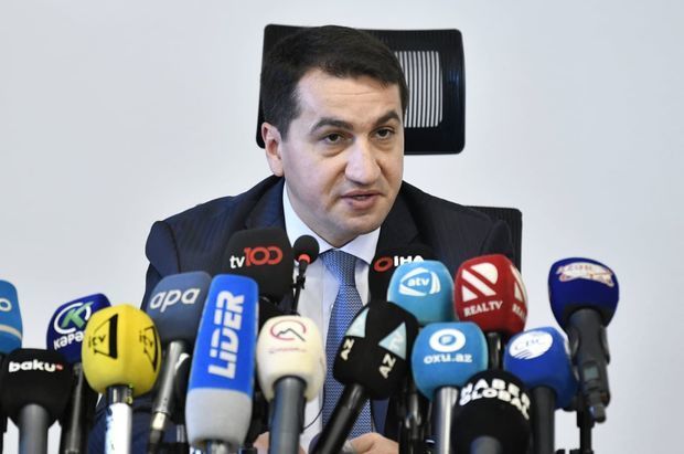 Hikmət Hacıyev: “Ermənistan tərəfindən atılan “Smerç” raketi yaşayış evinin bağçasına düşüb”
