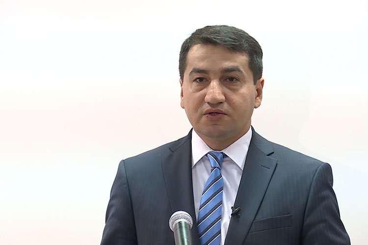 Hikmət Hacıyev: "Azərbaycanın Ermənistan ərazisində heç bir hərbi hədəfləri yoxdur"