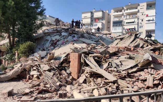 İzmirdə dəhşətli zəlzələnin ilkin nəticələri: dörd ölü, yüzdən çox yaralı var