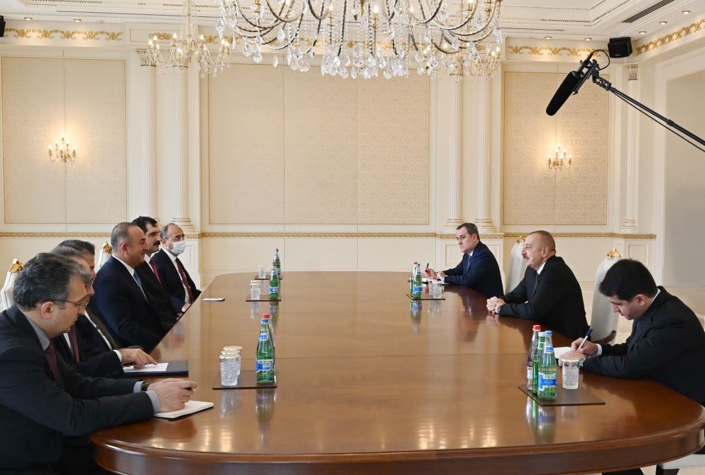 İlham Əliyev Mövlüd Çavuşoğlunu qəbul etdi