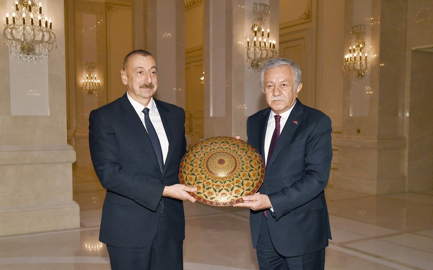 Dövlət Baxçalı İlham Əliyevə hədiyyə göndərdi