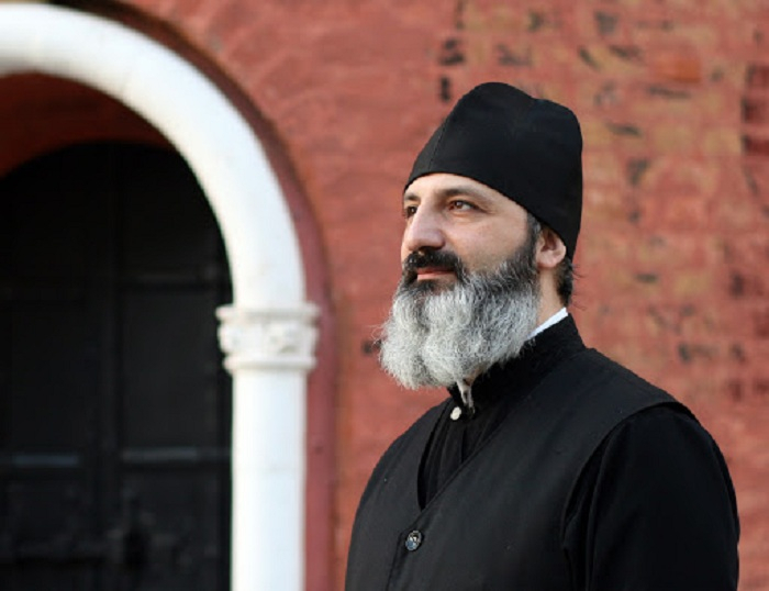 Erməni keşiş Paşinyanı rüsvay etdi: “Psixi xəstədir”