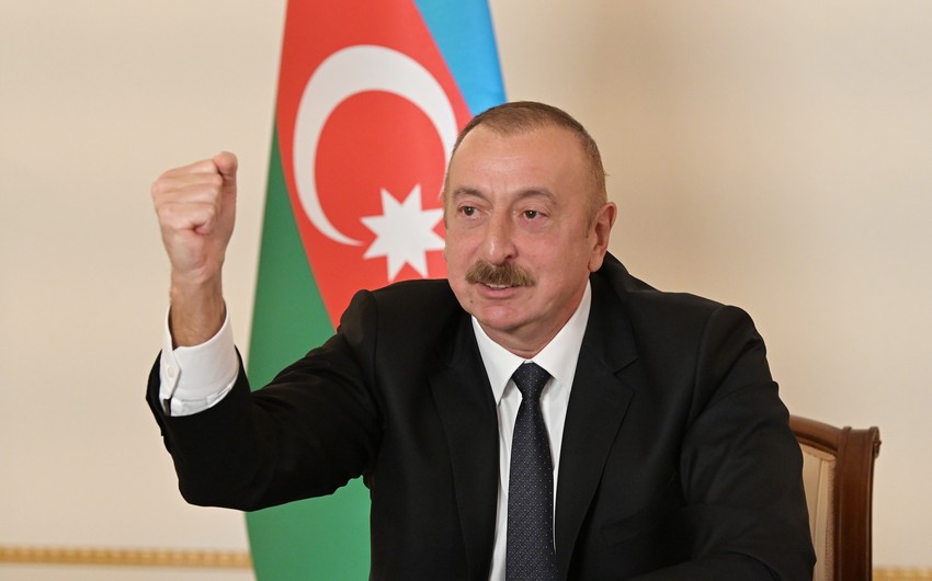 Prezident: "Dəmir yumruqla düşmənin başını əzirik və əzəcəyik!"