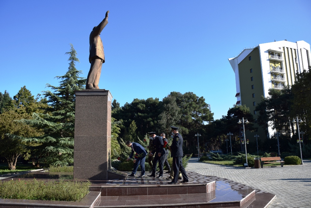 Naftalanlılar Şuşanın işğaldan azad olunmasını və  “Dövlət Bayrağı” gününü qeyd ediblər - FOTOLAR
