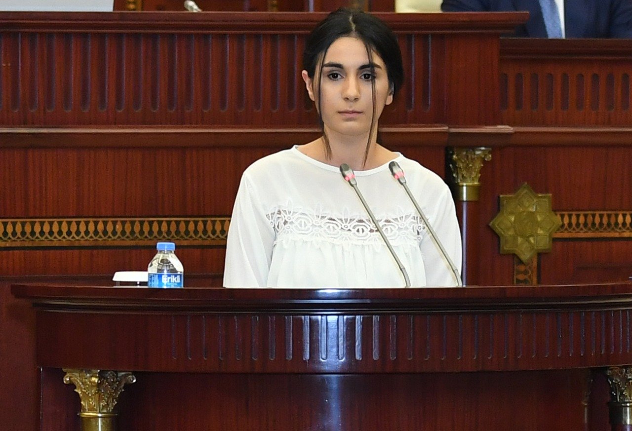 Şuşalı qız Milli Məclisdə çıxış etdi: "Bilirsiniz, bu, necə hissdir?"