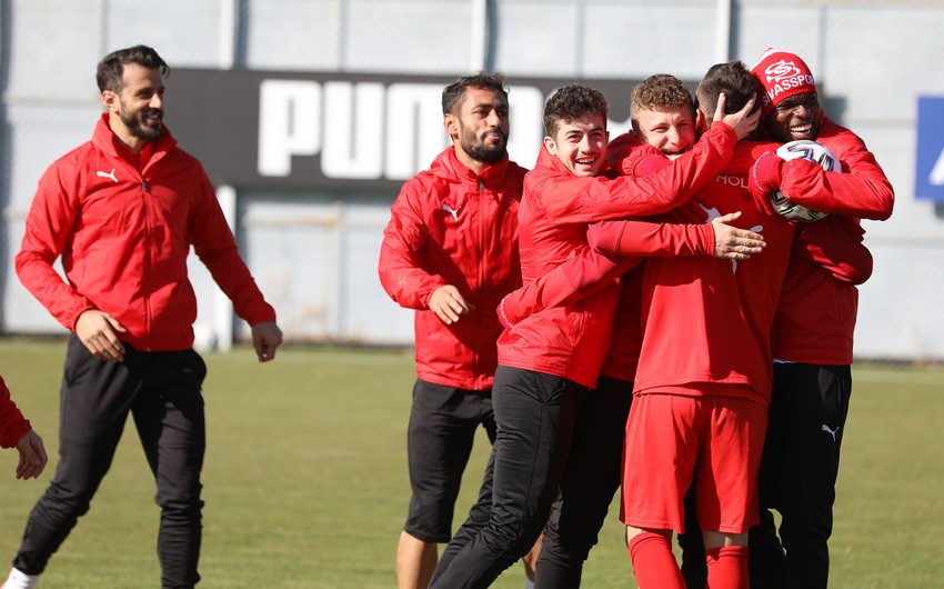 "Qarabağ"ın rəqibində iki futbolçu koronavirusa yoluxdu