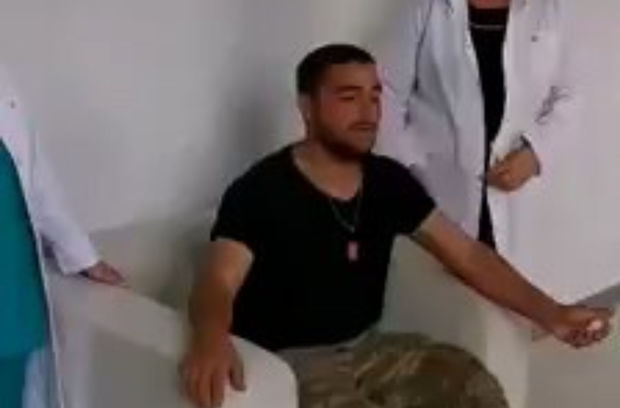 Yaralı əsgərimiz “Qarabağ şikəstəsi” ifa etdi - VİDEO