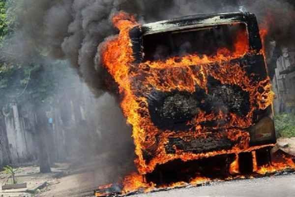 Bakıda sərnişin avtobusu yandı