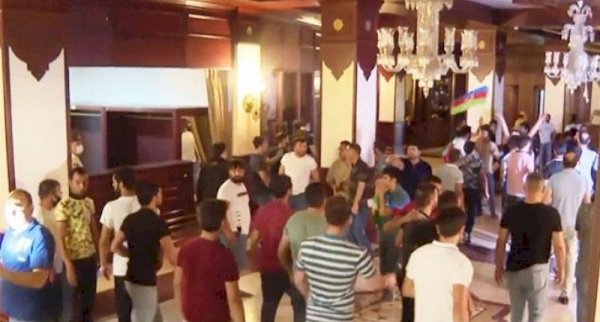 Orduya dəstək yürüşündə həbs olunan 22 nəfər ev dustaqlığına buraxıldı