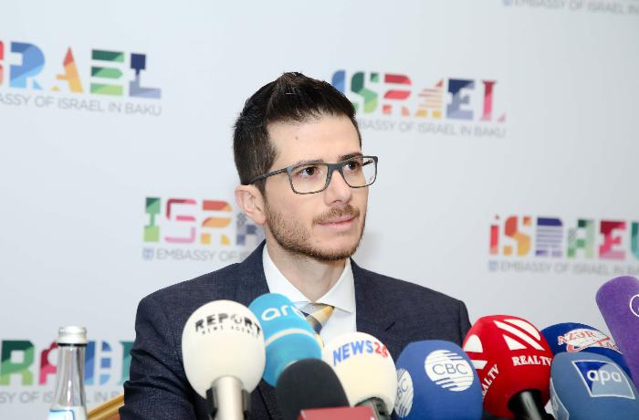 İsrail səfiri ermənilərin Gəncədə öldürdüyü uşaqdan yazdı: "Vədimi yerinə yetirə bilmədim"