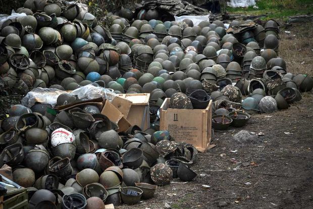 Boş dəbilqələr: Düşmənin etiraf etmədiyi itkilərinin görüntüləri - FOTO