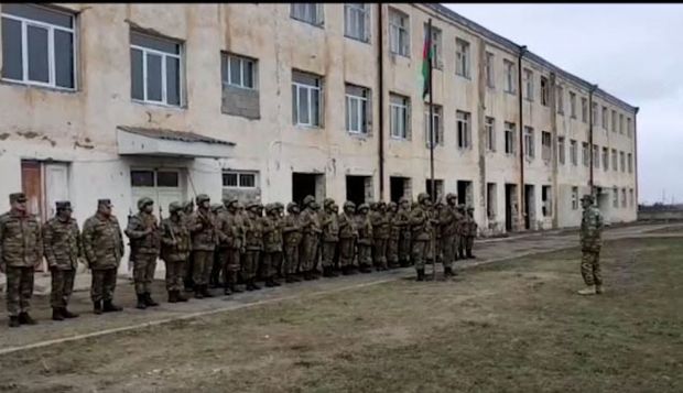 Ağdamın Gülablı kəndindəki keçmiş orta məktəbdə Azərbaycan bayrağı qaldırılıb - VİDEO