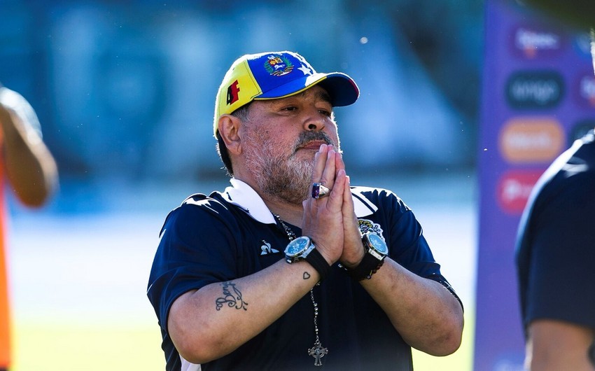 Əfsanəvi futbolçu Dieqo Maradona vəfat etdi