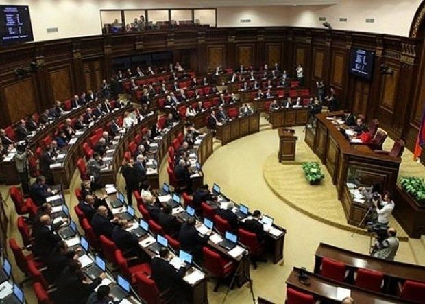 Ermənistan parlamenti hərbi vəziyyətin davam etməsinə qərar verdi