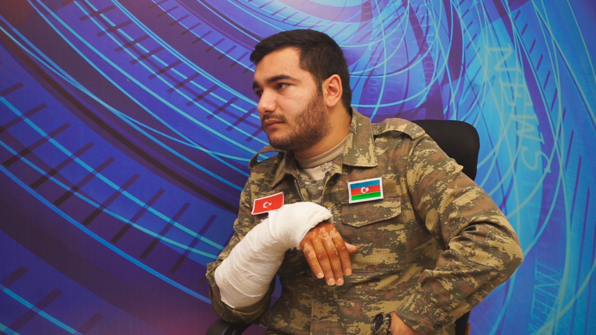 Qazi Vüsal: Əsəbiləşəndə başım əsməyə başlayır, sözləri deyə bilmirəm - VİDEO