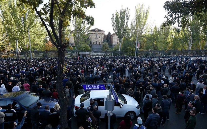 Paşinyan geri çəkildi, Ermənistanda bir sıra qadağalar aradan qaldırıldı
