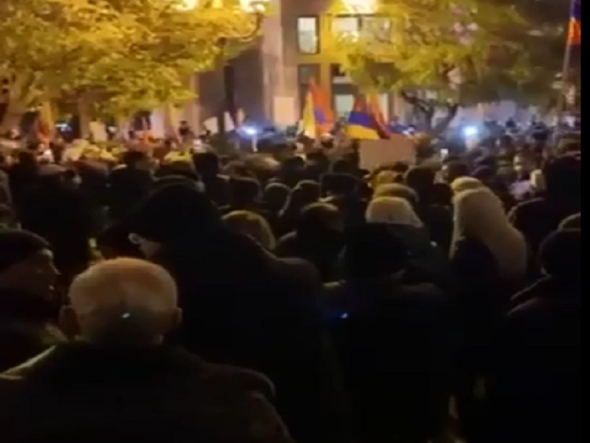 Yerevanda etirazçılar Paşinyanın istefasını tələb edirlər - VİDEO