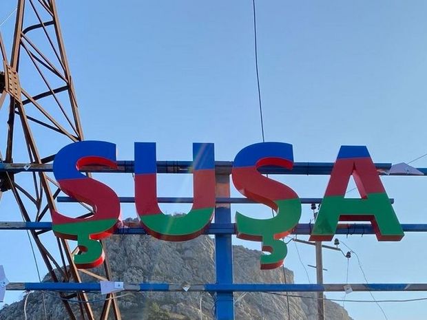 Əsgərlərimiz  Şuşada şam ağacı bəzədilər - FOTO