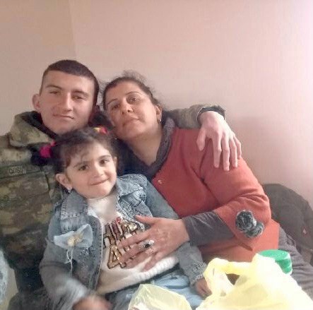 Şəhid anası dövlətin ayırdığı 10 min manatı Silahlı Qüvvələrə Yardım Fonduna bağışladı - FOTO