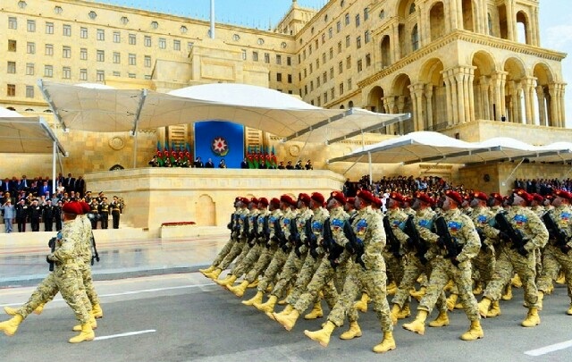 Qələbə paradının aparıcısı bəlli oldu - FOTO