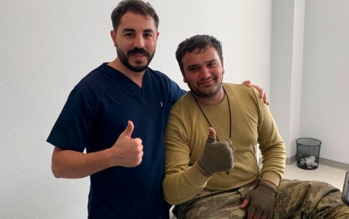 Yaralı əsgərlərə kömək edən cərrah: “Dedi, övladımı qucağıma almamışam, qolumu kəsmə” - FOTO