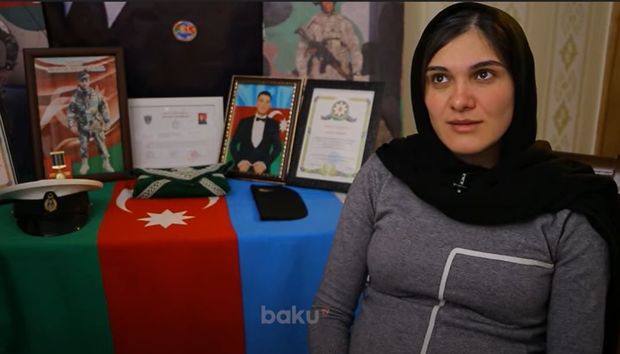 Şəhidin xanımı: “Paltarlarını büküb, saxlamışam ki, qoxusu getməsin” - VİDEO