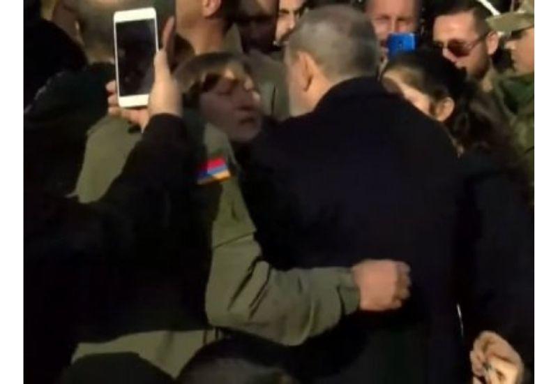 "Nikol, oğlum, sənin kimi, burada olmalı idi, amma qəbirdədir" - Ölən əsgərin anası