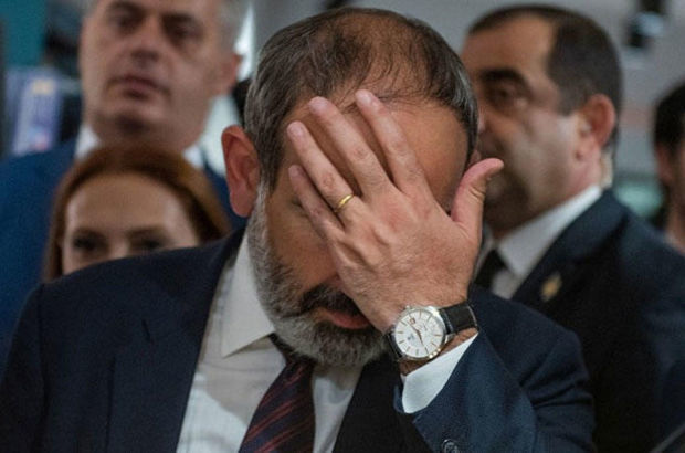 Paşinyanla bağlı növbəti biabırçılıq: Yanında getmək üçün uşaqlara pul paylayır - VİDEO