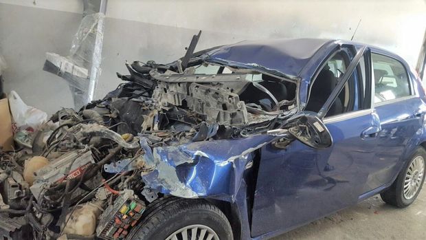 Bakıda minik avtomobili sərnişin avtobusuna çırpıldı: Xəsarət alanlar var