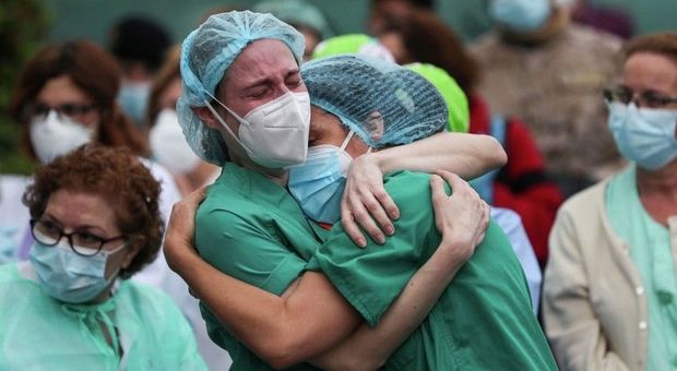 “Britaniya” koronavirusu İspaniyaya da çatdı