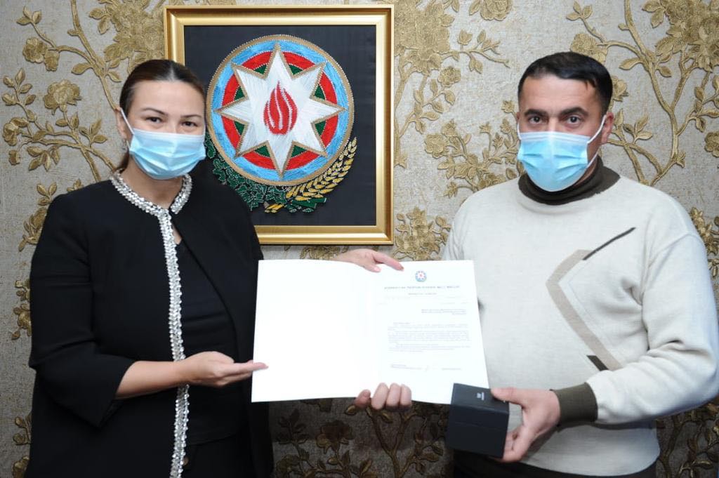 Qənirə Paşayeva şəhid atası ilə görüşdü