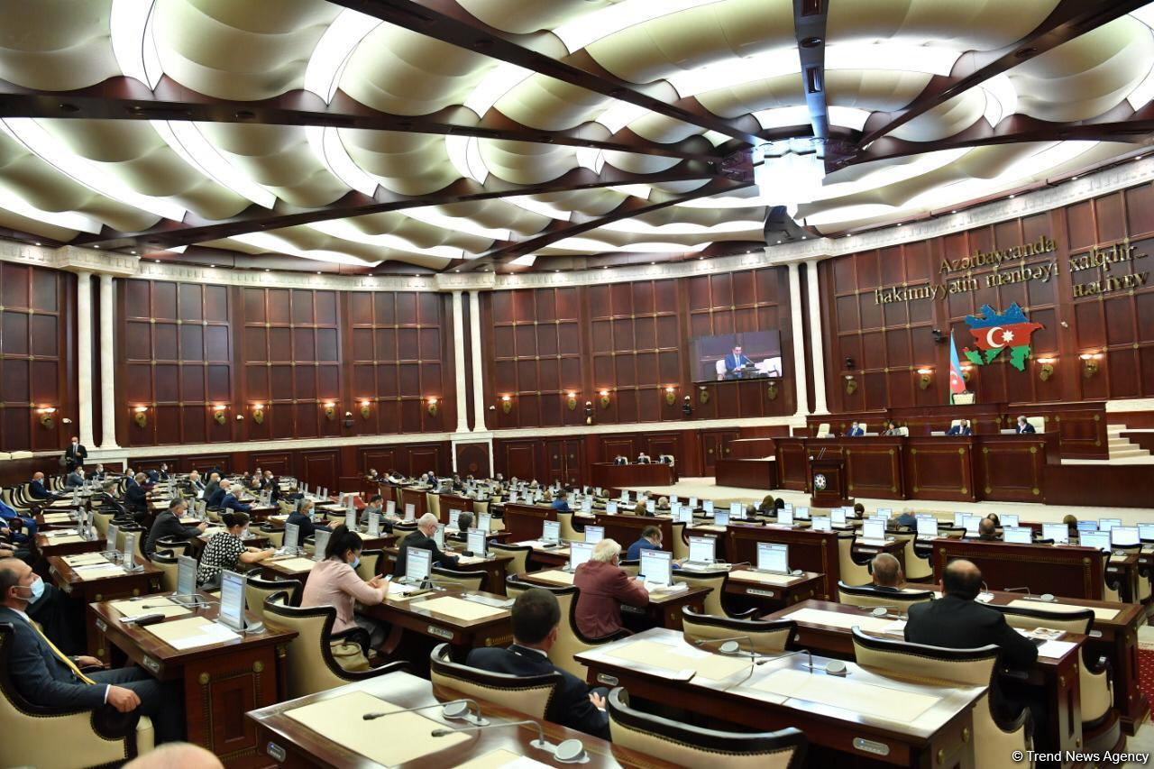 Deputatlar bu gün 17 məsələni müzakirə edəcək
