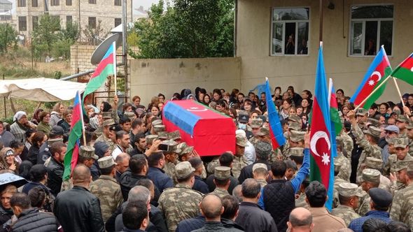Prezident fərman imzaladı: Şəhid ailələrinə hər ay 500 manat veriləcək