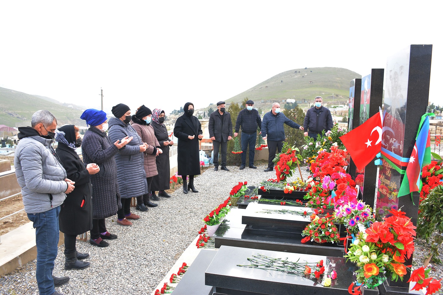 İradə Gülməmmədova Abşeronun kənd və qəsəbələrində şəhid abidələrini ziyarət etdi - FOTOLAR