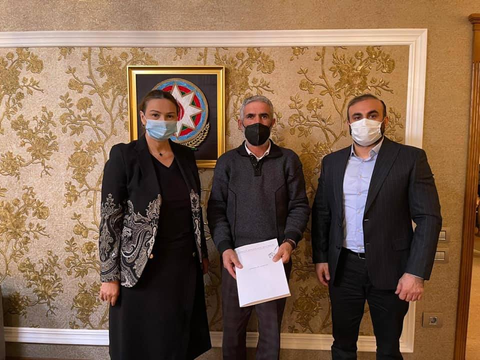 Qənirə Paşayeva Ceyhun Mirzəyevin ailəsi ilə görüşüb