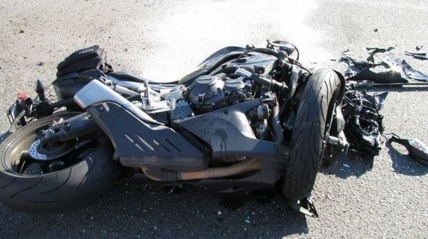 Bakıda motosiklet avtomobillə toqquşdu: Xəsarət alan var