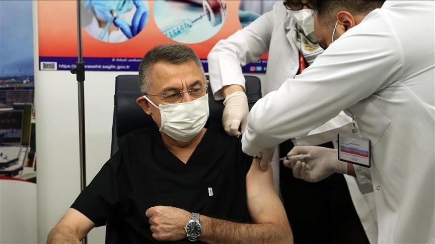 Türkiyənin vitse-prezidenti COVID-19-a qarşı peyvənd olunub