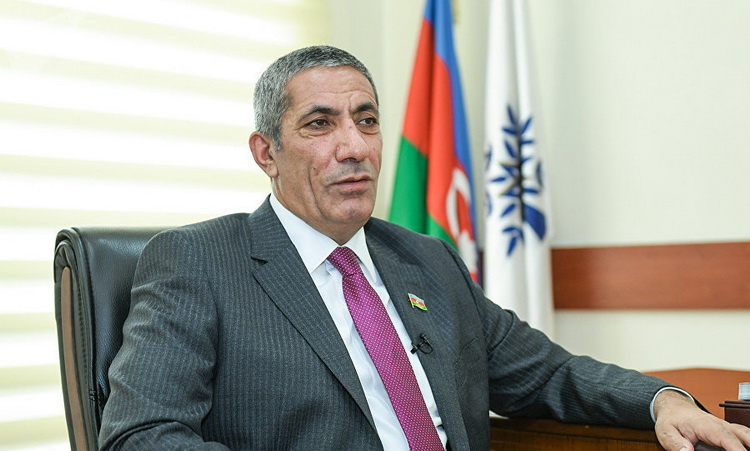 Siyavuş Novruzov: “Karxanada daş atıb, 10 manat alırdım”