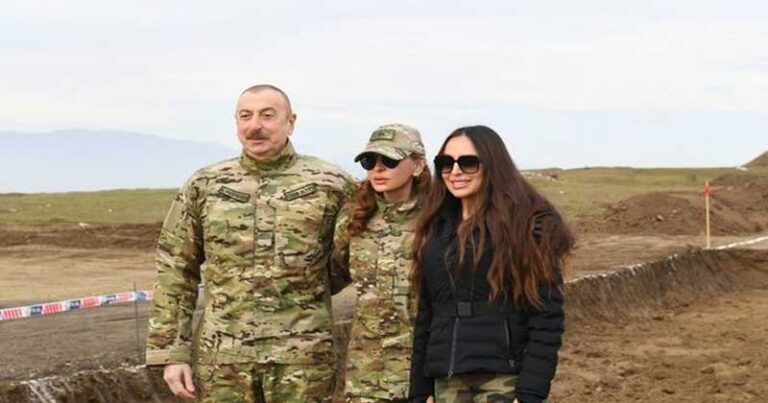 Leyla Əliyevadan valideynlərinin evlilik ildönümü ilə bağlı paylaşım - FOTO