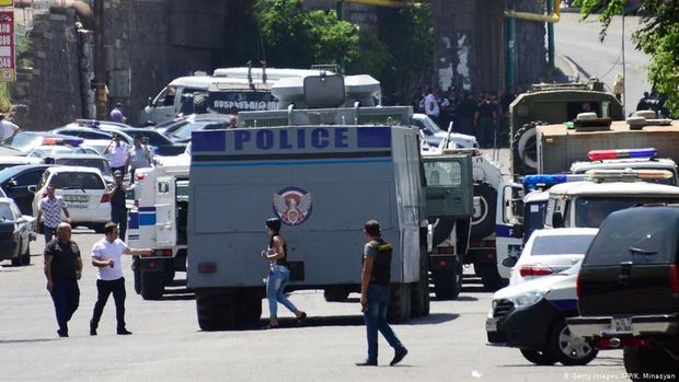 İrəvanda azyaşlını girov götürən şəxs polis tərəfindən saxlanıldı