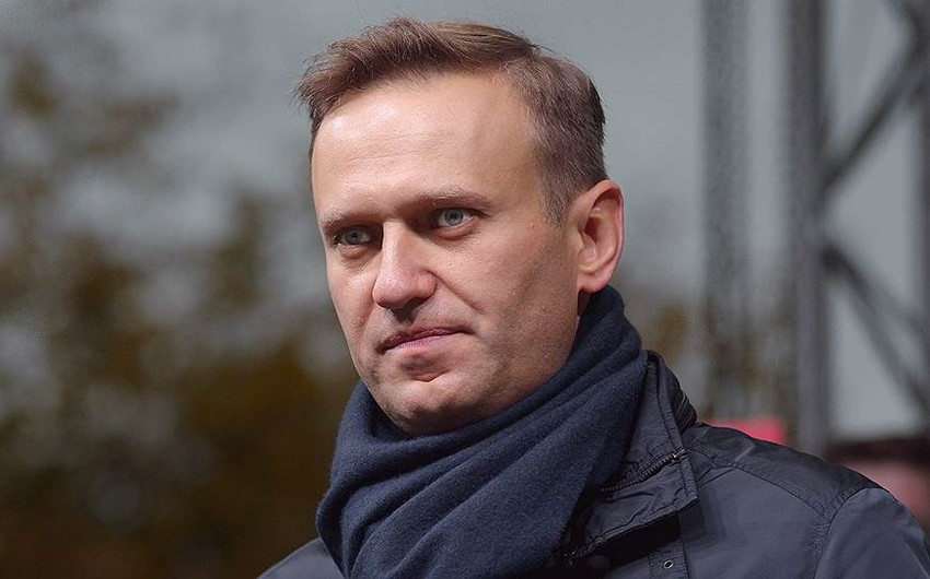 Məhkəmə Aleksey Navalnını həbsdə saxladı